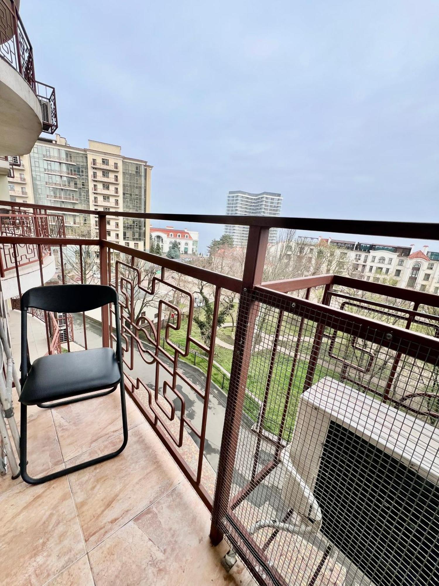 Спальня-Студия С Видом На Море И Парк Odesa Exterior foto